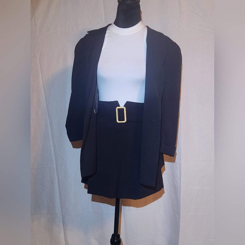 NWT VENUS Black Shorts Suit Set with Blazer.  Gold Belt Buckle sz 12